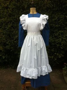 Victorian Apron, 1890s Dress, Victorian Aprons, Victorian Outfit, Victorian Maid, Dress With Apron, School Trips, Victorian Fashion Dresses, Blue Ball Gowns