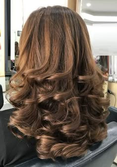 Down Hairstyles For Long Hair, Highlights For Dark Brown Hair, Hype Hair, Brown Hair Looks, Hair Color Caramel, Curls For Long Hair, Hairstyles For Layered Hair, Hair Stylies, Haircuts Straight Hair