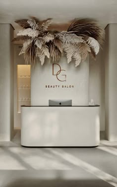 Project of a beauty salon in a minimalist style. Cattail, smooth lines and shapes, and tactile plaster are used as decorative elements. Spa Waiting Area Chairs, Spa Decorations Ideas, Beauty Salon Front Desk, Salon Wall Design, Spa Product Display, Salons Interiors, Make Up Studio Interior, Instagram Photo Wall