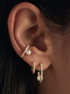 Pearl Ear Cuff, Diamond Ear Cuff, Gold Ear Cuff, Jewelry Accessories Ideas, Jewelry Lookbook, Pearl Diamond, Girly Jewelry, Beauty Collection, Dream Jewelry