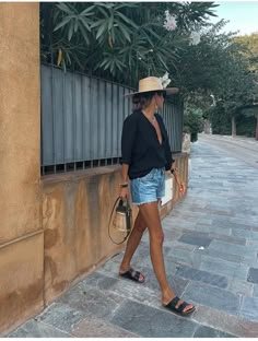 Chic Style Inspiration, Look Boho Chic, Denim Shorts Outfit, Casual Chique, Perfect Denim, Mode Boho, Mode Casual, Shorts Outfit