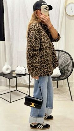 Leopard Jacket Outfit, Print Jacket Outfit, Cheetah Print Outfits, Leopard Print Outfits, Leopard Print Coat, Stylish Work Attire, Leopard Print Jacket, Moda Paris, Minimalistic Style