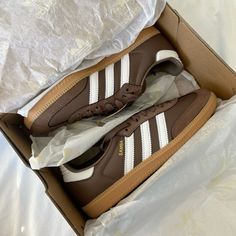 #adidas #samba #fall #brownshoes #adidasshoeswomen Adidas Samba Tan, Brown Adidas Samba, Adidas Samba Brown, Brown Samba, Soccer Pitch, Pretty Sneakers, Men's Adidas (men), Xmas Wishlist, Adidas Shoes Women