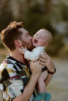 Outdoor Baby Boy Photoshoot, Father Son Fall Pictures, New Family Photos, Parent And Baby Photoshoot, Family Photos With Baby Outfits, Family Photoshoot 6 Month Old, Family Photos With A Baby, Family Of 3 Baby Photo Ideas, Daddy And Baby Photo Shoot