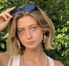 Trendy Haircuts For Women 2023, Short Summer Haircuts Shoulder Length, Neck Length Blonde Hair, Natural Short Blonde Hair, Short Hair With Bangs Heart Shaped Face, The Mid Bob, Emma Chamberlain Bob, Bob Haircuts For Women Thick Hair, Natural 90s Bob