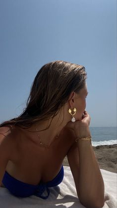 Beach Details Aesthetic, Simple Beach Pictures, Aesthetic Photos On The Beach, Beach Pictures Selfie, Beach Fotos Ideas, Beach Instagram Photos, Fotos Am Strand, Summer Aesthetic Pics, Solo Beach Pics