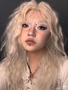 #makeup #eyesmakeup #art Crusty Makeup, Hippie Goth Makeup, Alt Graphic Liner, White Makeup Aesthetic, Grimes Makeup, Artsy Makeup Look, Kawaii Makeup Aesthetic, Artsy Makeup