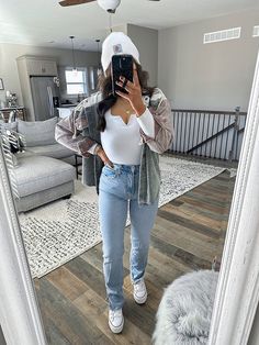 Hooded Shacket Outfit Women, Colorado Casual Outfits, Casual Winter Outfits For Women Cold Weather Jeans, White Leather Converse Outfit, Corduroy Shacket Outfit Women, White Corduroy Jacket Outfit, Converse And Jeans Outfit, Leather Converse Outfit, Corduroy Shacket Outfit