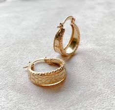 Unique Piercing, Gold Earrings Models, Designer Diamond Jewellery, Mini Gold, Mini Earrings, Gold Designs, Gold Rings Jewelry, Gold Bangles Design, Gold Earrings Designs