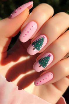 I’m absolutely thrilled about the new pink Christmas nail trend! The designs I found include subtle gold details, cute snowflakes, and girly bows. They’re perfect for getting into the holiday spirit. You’ve got to see these—they’re incredible! Girly Pink Nail Designs, Christmas Tree Manicure, Holiday Manicure Ideas, Christmas Nail Trends, Pink Christmas Nail, Fashionable Nails, Fab Nails, 2024 Goals, Tree Nails