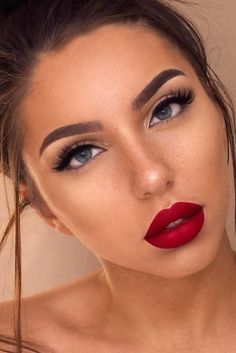 Spring Wedding Makeup, Spring Makeup Trends, Amazing Wedding Makeup, Make Up Designs, Wedding Hairstyles And Makeup, Red Lipstick Makeup, Wedding Makeup Tips, Red Lip Makeup, Makijaż Smokey Eye