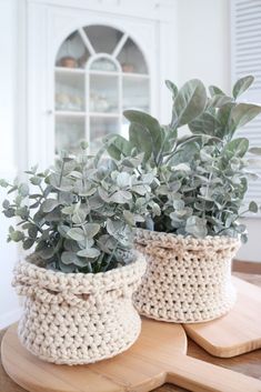 two crocheted baskets sitting on top of a wooden table with text overlay reading how to make a crochet basket