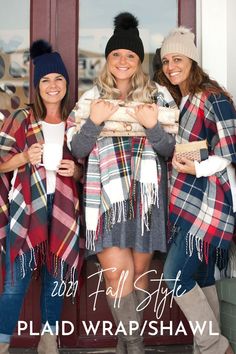 2021 Fall Outfit Idea: Plaid Shawl! We love pairing this Kennedy Shawl with jeans and riding boots as well as sweater dresses. Style for fall or for winter. #falltrends #2021fall #outfitideasforfall Jegging Outfits, Jean Top Outfits, Flatlay Outfit, Preppy Fall Fashion, Outfits Leggins, Overall Outfits, Fashion Outfits Cute, Skort Outfit, Cute Outfits Summer