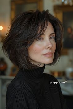 French Bob For Wavy Hair, Paris Bob Hair, French Short Hair Parisian Chic, Old Money Bob, 1920s Hair Short, Classic French Bob, French Bob Hairstyles, Short French Bob, 2023 Bob