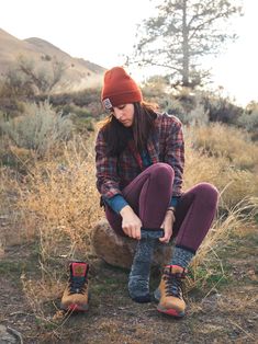 Cold Weather Hiking Outfit, Hiking Outfit Ideas, Cold Weather Hiking, Cute Hiking Outfit, Hiking Boots Outfit, Hiking Outfits, Hiking Outfit Fall, Merino Wool Socks