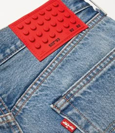 Levi’s jeans and LEGO forms. Just great idea of jeans. #lego #levis #levisjeans #collaboration Jeans Label, Patch Jeans, Wire Wrapping Diy, Luxury Branding Design, Leather Label, Patched Jeans