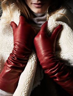 amazing gloves! Cozy Gloves, Eclectic Closet, Red Leather Gloves, Gloves Fashion, Leather Colors, Winter Closet, Picture Art