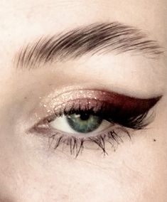 Maroon Hoco Makeup, Makeup For Green Eyes Red Hair, Goth Cottagecore Makeup, Red Black And Silver Makeup, Black And Maroon Makeup, Edgy Prom Makeup, Reputation Eyeshadow, Dark Red Prom Makeup, Hoco Makeup Ideas For Red Dress