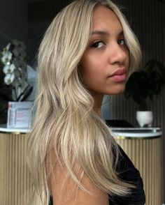 Can’t lie I ATTTTTEEEEEE💋😍💕! #orlandohairstylist #orlandosalon #orlandoblonde Platnium Blonde Hair, Asian Blonde Hair, Blonde Hair Black Women, Hair Black Women, Hair Inspiration Long, Hair Streaks, Hair Idea, Hair Black, Platinum Blonde