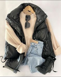 Cute Outfits With Shorts, Jean Beige, Outfit Botas, Casual Day Outfits, Easy Trendy Outfits, Fashion Attire, Fashion Mistakes, 10 Pounds, Winter Fashion Outfits