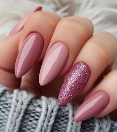 Autumn Nails Pink, Blush Gel Nails, Pink And Rose Gold Nails, Fall Nails Pink, Ongles Rose Pastel, Pink Fall Nails, Fall Pink Nails, Gold Gel Nails, Elegant Touch Nails