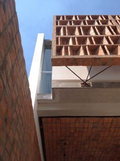 the roof of a building is made out of bricks