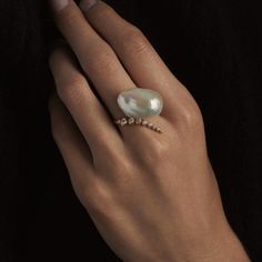 Description Mizuki's beautiful ring combining movement, diamonds and the luster of a white baroque pearl.Its striking and a conversation piece. 0.23CT Diamonds 14-karat Solid Yellow Gold Baroque Pearl Ring size 7 (other sizes need to pre-ordered) Please allow extra 7-10 days if ring resizing is needed White Pearl Ring, Classy Jewelry, Jewelry Lookbook, 가을 패션, Beautiful Ring, Dream Jewelry, Jewelry Inspo, Tahiti, Gold Band