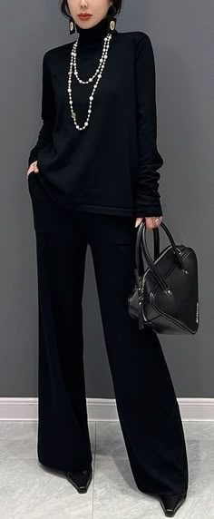 Classic All Black Outfit, 50 Year Reunion Outfit, Black & White Outfits, Gray Formal Pants Outfit, Quiet Luxury Fashion Fall 2024, Classic Outfits For Women Classy, Simple Sophisticated Outfits, Black Pants Office Outfit, Black Pants Business Casual Outfits