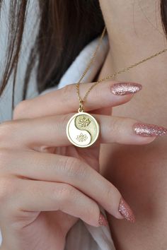 Embrace harmony with our 14k Gold Yin Yang Necklace, a beautiful balance of energies. This Personalized Yin Yang Pendant is carefully handcrafted, featuring a delicate Dainty Lotus Flower Yin Yang Necklace design. Ideal as a Minimalist Lotus Flower Necklace and a thoughtful Birthday Gift, this piece symbolizes peace, balance, and spiritual growth, making it a meaningful accessory for any occasion. * Material: Pendant and chain are 14k Yellow Solid Gold or 925 Sterling Silver * Pendant thickness: Flower Yin Yang, Yin Yang Necklace, Lotus Flower Necklace, Necklace Design, 14k Gold Necklace, Necklace Minimalist, Engraved Necklace, Necklace Personalized, Stylish Jewelry