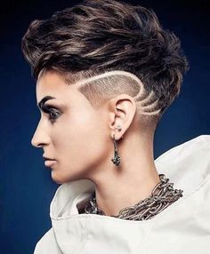 Unisex Haircut, Side Shave Design, Fade Haircut Women, Shave Designs, Hair Tattoo Designs, Fade Haircut Styles, Androgynous Haircut, Undercut Designs, Shaved Hair Designs