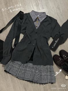 Work Uniform Outfits, Uniform School Aesthetic, School Uniform Outfits Aesthetic, Business Casual Skirts, Korean College Outfits, University Uniform, Uniform Aesthetic, Cute Office Outfits