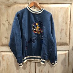 Embroidered Sweatshirt In Good Condition Sweatshirt Vintage, Embroidered Sweatshirt, Sweaters Crewneck, Embroidered Sweatshirts, Men Sweater, Color Blue, Man Shop, Crew Neck, Sweatshirts