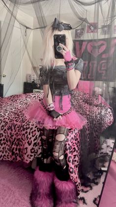 zombie pink and black scene outfit Pink Alt Outfits, Dj Moodboard, Pink Emo Outfits, Pink Alt, Black Scene, Gyaru Style, Emo Fits