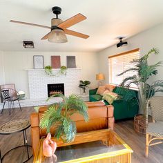 Cozy Living Room Inspiration with Ceiling Fan and Comfy Couch - Home Decor Ideas Cozy Living Room Inspiration, Comfortable Couch, Comfy Couch, Next Home, Cozy Living Rooms, Living Room Inspiration, Cozy Living, Design Tips, Home Decor Ideas