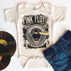 Grunge Baby Outfits, Baby Band Tees, Outfit Band, Punk Baby Clothes, Rock Baby Showers, Band Tee Outfits, Clothes Country, Adorable Baby Clothes, Tshirt Bodysuit