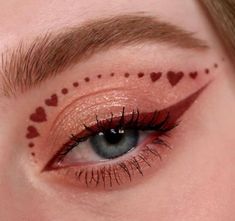 Lovecore Makeup Aesthetic, Valentines Graphic Eyeliner, Soft Valentines Day Makeup, Valentines Graphic Liner, Heart Graphic Liner, Valentines Eye Makeup Simple, Valentines Makeup Looks Simple, Valentines Day Eyeliner, Valentines Eyeliner