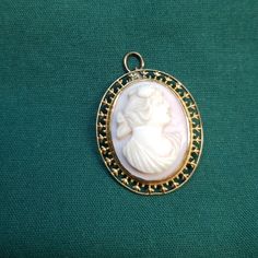 Beautiful Vintage Cameo Over Angelskin Coral. Genuine Stamped And Tested 10kt Gold. Great Vintage Find. Can Be Worn As A Pin Or A Pendant. Angel Skin, Gold Angel, Vintage Fans, Vintage Cameo, Cameo Pendant, Pink Gold, Vintage Pink, Vintage Finds, Womens Jewelry Necklace