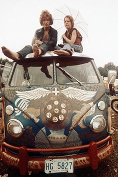 31 Pictures That Show Just How Crazy Woodstock Really Was Old Vw Bus, Vw Minibus, Hippie Bus