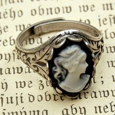 Black and White Lady Cameo Ring in Silver Green Lady, Indie Jewelry, Cameo Ring, Dope Jewelry, Funky Jewelry, Pink Ring, Jewelry Inspo, Dream Jewelry, Pretty Jewellery