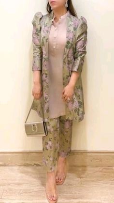 Latest Dress Design, Designer Kurti Patterns, Style Guru, Sleeves Designs For Dresses, Simple Pakistani Dresses, Beautiful Dress Designs, Designer Party Wear Dresses, Boutique Dress Designs, Designer Dresses Casual