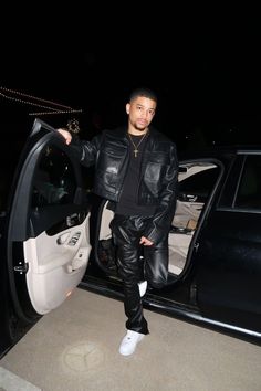 Men Bday Outfit, Leather Pants Men Aesthetic, All Black Outfit For Work Men, Men’s Leather Pants Outfit, Fitted Flare Leather Pants, Birthday Outfit Black Men