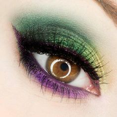 purple and green <3 Makeup Verde, Green Makeup Tutorial, Mardi Gras Makeup, Maquillage Yeux Cut Crease, Halloweenský Makeup, Diva Makeup, Green Plum, Make Up Tutorials, Smoky Eyes