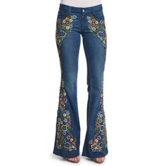 Women Jeans, Flare Denim Jeans, Flower Jeans, Bootleg Jeans, Embroidered Jeans, Flower Power Jeans, Hippy Jeans. Vintage, Women Embroidery Destoryed Flare Jeans, Button Waist Bell Bottom Denim Pants. Transform yourself back to the sixties with these flower power, hippy style jeans. Made from quality materials, they are sturdy, lightweight and breathable for comfort. Sophisticated, slim-fitting functional pants offer a perfect fit and great wearing style. Vintage flower chain embroidered flare be Denim Decor, Casual Denim Pants, Jean Vintage, Bootcut Jean, Winter Leggings, Denim Patterns, Vintage Fits, Jeans Casual, Bell Bottom Pants