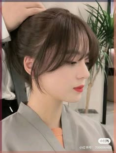 For the best wedding makeup for brown eyes inspo, I've gathered these stunning looks that will complement your dark eyes the best. Korean Hair, Long Hair With Bangs, Haircuts For Medium Hair, Hair With Bangs, Hair Stylist Life, Short Hair With Bangs