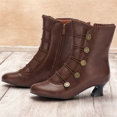 braune Vintage-Stiefeletten im viktorianischen Stil zum Schnüren für Damen mit Knopfdetails und mittlerem Absatz für Cosplay, historische Nachstellungen und den Alltag 2024 - $44.99 Old Fashioned Clothes, Saddle Boots, Victorian Outfits, Reference Clothing, Christmas Caroling, Oxford Shoes Heels, Historical Shoes, Cheap Ankle Boots, Pirate Princess