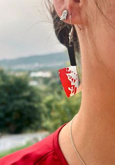 Alright, picture this--you're about to step into the Halloween scene, and you want to add just the right touch of spooky fun to your look. Enter these cute cleaver-with-blood earrings. They're that perfect mix of eerie and adorable, giving your outfit a little edge while still keeping things playful. Each earring features a tiny cleaver, dripping with just enough "blood" to make it creepy but not too scary. It's the kind of accessory that gets everyone talking, whether you're hitting a Halloween Blood Earrings, Halloween Themed Gifts, Thema Halloween, Earrings Halloween, Halloween Scene, Themed Gifts, Halloween Looks, Fete Halloween, Creepy Cute