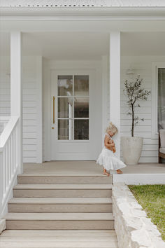 Front Door Pull Handles Entrance, Hamptons Door Handles, Front Door Decks Entrance, Front Entrance Ideas Outdoor, Farmhouse Entry Door, Front Deck Ideas Entrance, Hamptons Front Door, Coastal Front Porch, Coastal Front Door