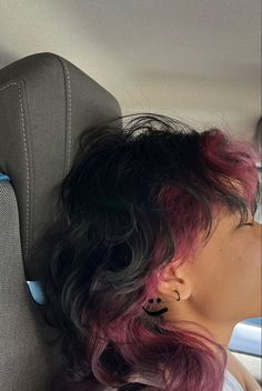 Purple Underside Hair, Dyeing Short Hair, Middle Part Colored Hair, Black And Purple Wolfcut, Dyed Tips Mullet, Hair Dye Ideas For Mullets, Pink And Black Split Dye Short Hair, Short Half Dyed Hair, Purple And Black Short Hair