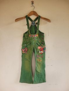 VTG Grand Groubd Denim Latzhose Baby Overall. Stickerei Denim Overall. Markengröße: S (5) 110cm-115cm Taille: 64 cm Hüftumfang: 72cm Lange Länge: 86 cm Material: Baumwolle und Denim Zustand: Sehr guter Zustand Hergestellt in China ❤️❤️Danke❤️❤️ Christmas Baby Clothes, Embroidery Denim, Overalls Vintage, Baby Overall, Clothes Jeans, Jeans Overall, Vintage Baby Clothes, Baby Overalls, Baby Christmas Outfit