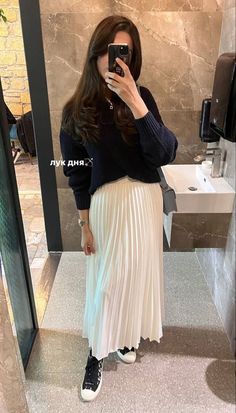 Fashion Jobs, White Pleated Skirt, Uni Outfits, Hijabi Outfits Casual, Hijabi Outfits, Church Outfits, Outfit Inspo Fall, Basic Style, Modest Outfits